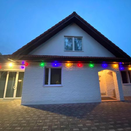 Party House Hotel Cielavas Buitenkant foto