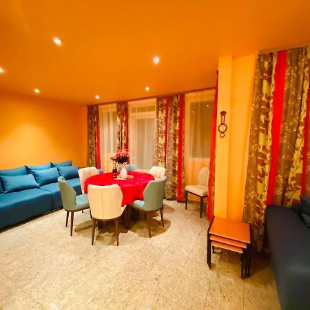 Party House Hotel Cielavas Buitenkant foto