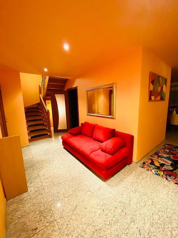 Party House Hotel Cielavas Buitenkant foto